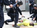 科技強(qiáng)警新利器，護(hù)身制服保平安--虎鯊！ (2665播放)